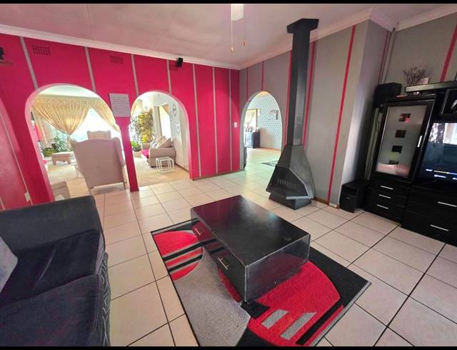 4 BEDROOM HOUSE FOR SALE IN FREEWAY PARK